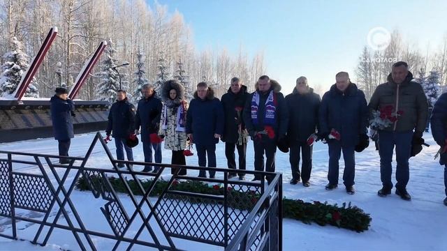 Возложение цветов по случаю Дня разгрома немецко-фашистских войск под Сталинградом смотреть онлайн