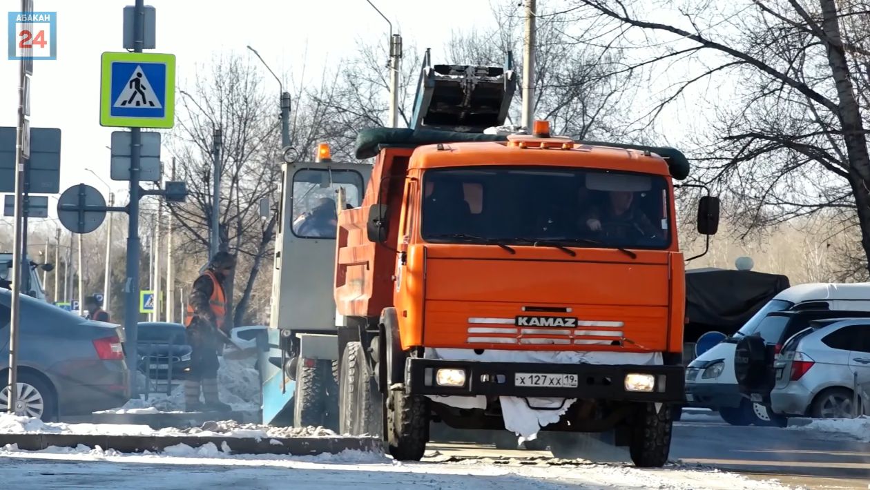 Работа в усиленном режиме:только за последнюю неделю с улиц Абакана вывезено более 3 тыс кубов снега смотреть онлайн