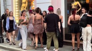 Прогулка по Москве днем 🌆 Уличная жизнь и красивые девушки  ✨