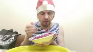 Обжор мукбанг свекла с чесноком и майонезом