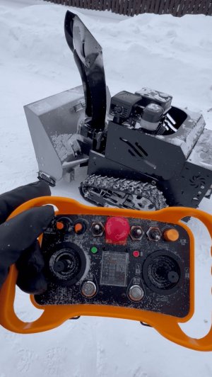 Робот снегоуборщик из китая