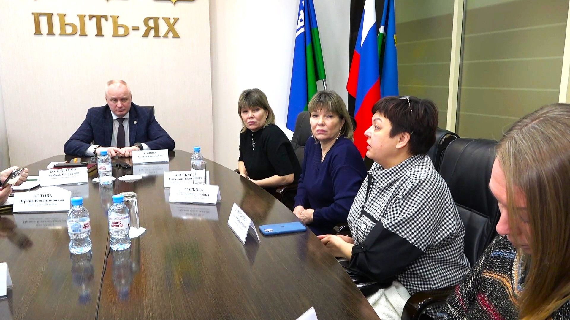 Предприниматели Пыть-Яха после пожара на рынке просят помощи смотреть онлайн