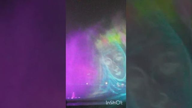 шоу цветных  фонтанов