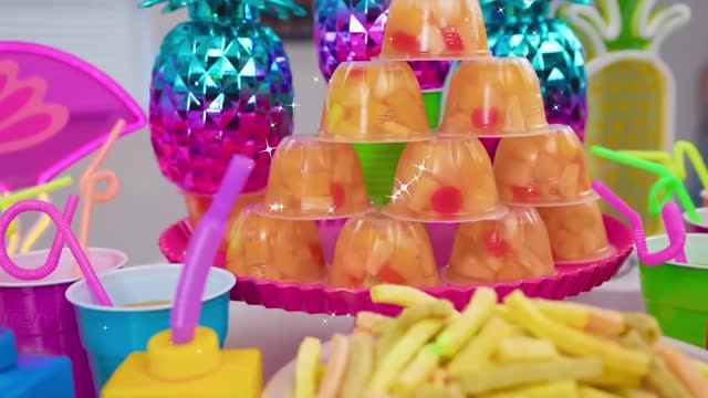 Настя принимает душ с конфет смотреть онлайн