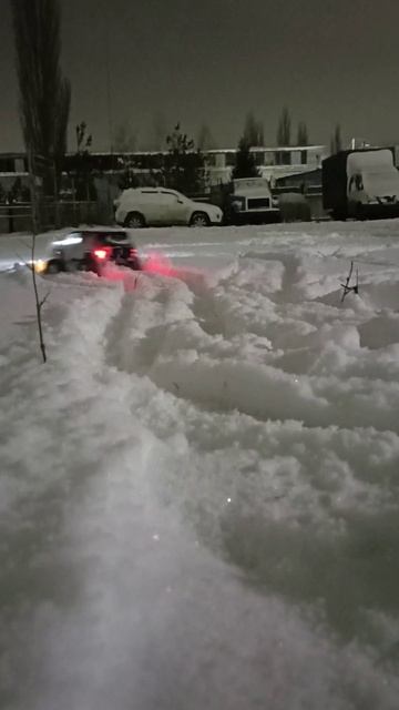 MJX H12P раскидывает мягкий снег) #rc #rccar #crawler #4x4rc #scale #rclife #rcmodel #mjx