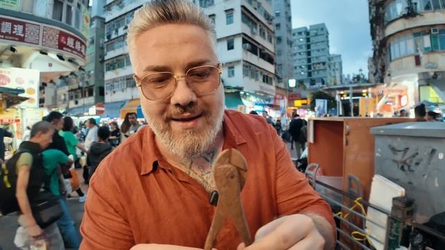 Apple главный флагманский магазин Гонконга – барахолка электроники