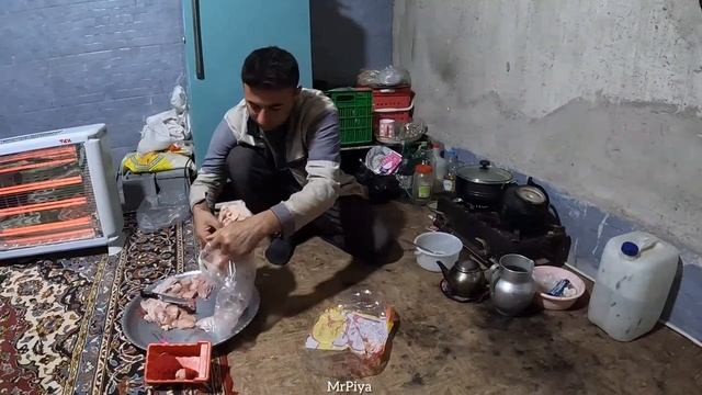 Установка дверей и окон в доме Пии | Напряженный день с рабочим смотреть онлайн