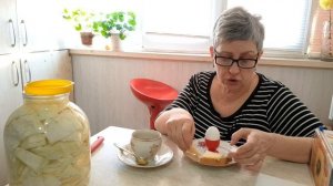 Завтрак и рецепт хлеба и капусты.