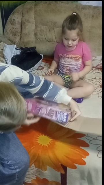 РАСПАКОВКА часть 3 #распаковка #подарки #подарок #дети #семья #счастье #семейное #дочки #сыночки