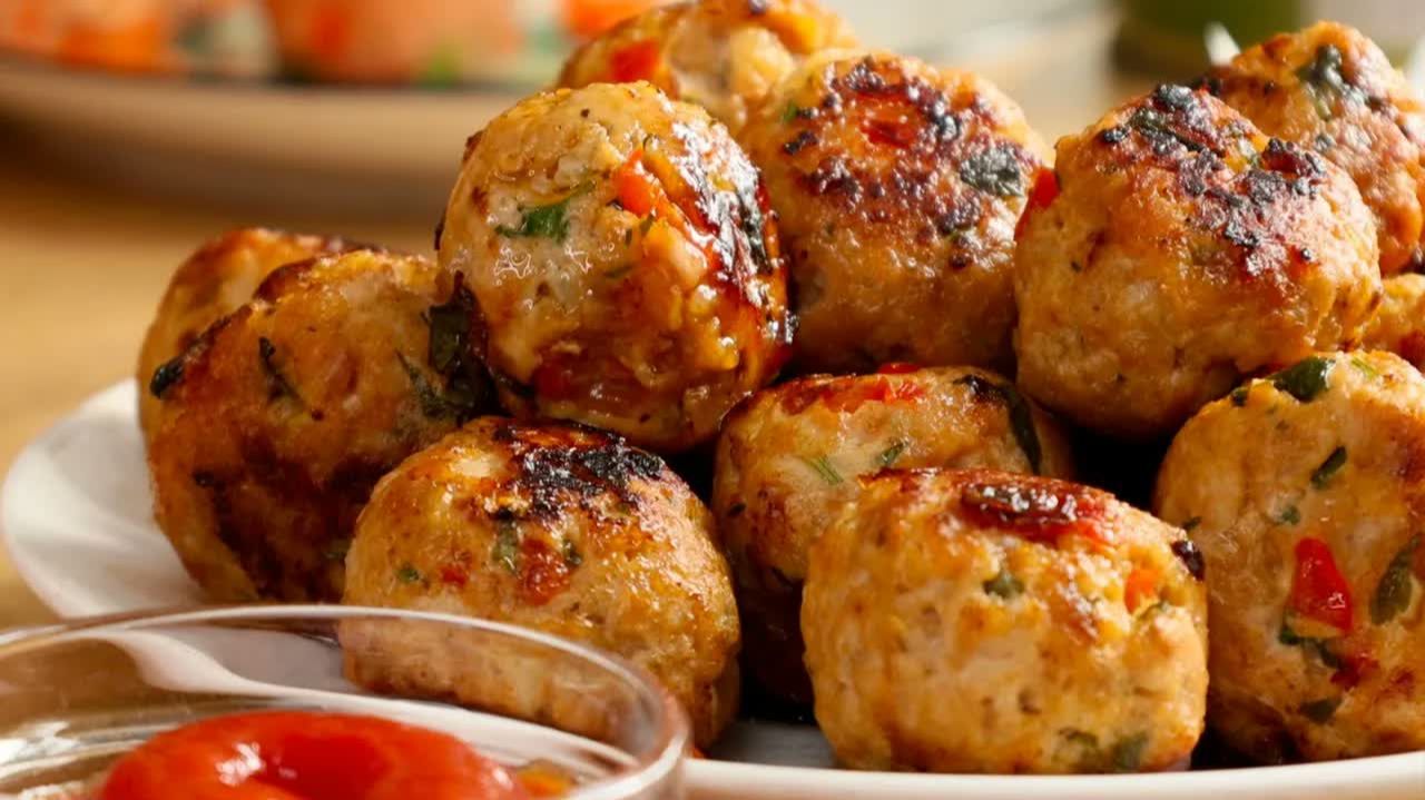 Супер ИДЕЯ для ужина за 30 минут! 600 г фарша - вся семья в восторге! Вкуснейшие мясные шарики! смотреть онлайн