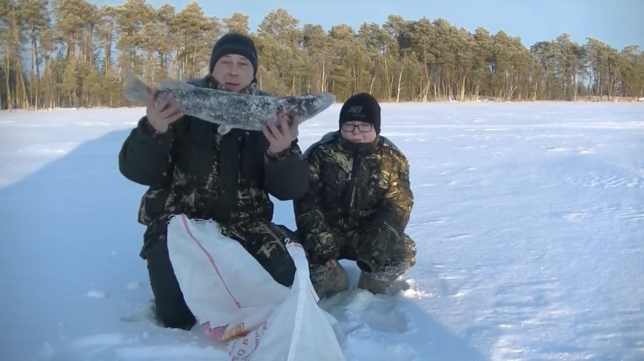 Зимняя Рыбалка! Поход с Ночёвкой в Палатке. смотреть онлайн