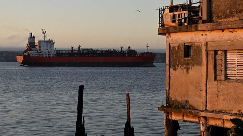 Трамп сообщил о переговорах с Кубой на фоне энергетической блокады смотреть онлайн