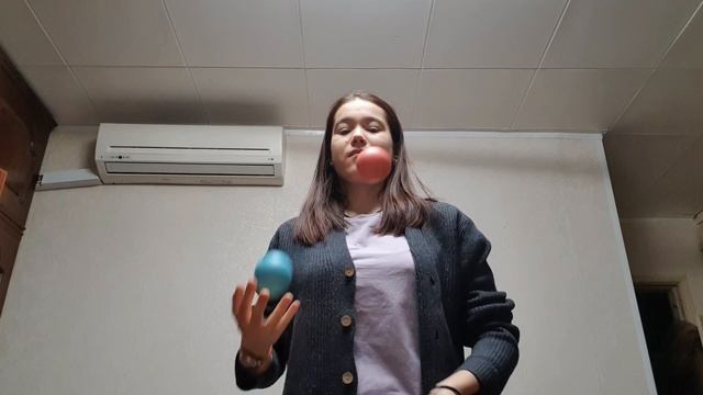 Жонглирую как можно дольше. Как думаете сколько продержусь? Пиши, варианты в комментариях