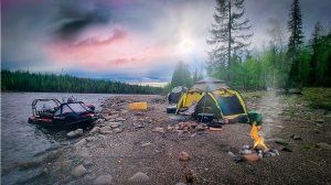 МЕДВЕДЬ ВЫШЕЛ НА РЫБАКОВ. БУДЬТЕ БДИТЕЛЬНЫ !! СЕВЕРНАЯ РЫБАЛКА. ОГРОМНЫЙ ТАЙМЕНЬ. 1 часть