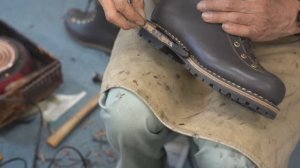 Как изготавливаются походные ботинки. Обувь ручной работы, удобная и надежная.