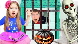 Милана с папой и их монстр под кроватью