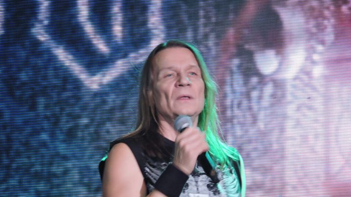 SHOT: Кипелов продолжил концерт в Белгороде, несмотря на взрывы и блэкаут смотреть онлайн