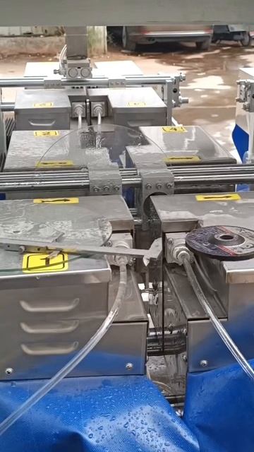 Дрель для сверления отверстий в стекле.