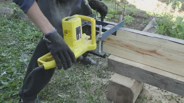 Как из любой пилы сделать проф инструмент  для распиловки толстых брусьев продольно