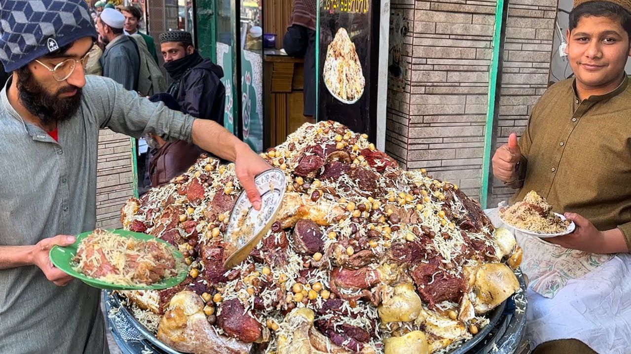 Потрясающая уличная еда | Лучшие видео с уличной едой | Karachi Food Street в Пакистане смотреть онлайн