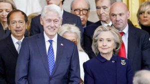 "Сменили туфли": Клинтоны согласились дать показания по делу Эпштейна