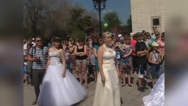 Грандиозный Парад невест в Троицке: Возвращение к истокам праздника