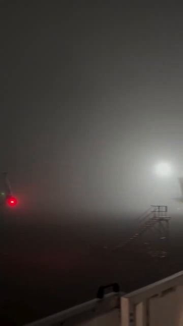 НОЧНОЙ АЭРОПОРТ