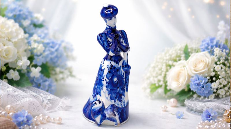 Скульптура «Дама с собачкой», гжельский фарфор