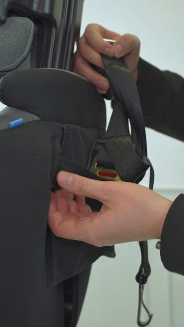 Как снять чехол с автокресла Indigo Aero для стирки?