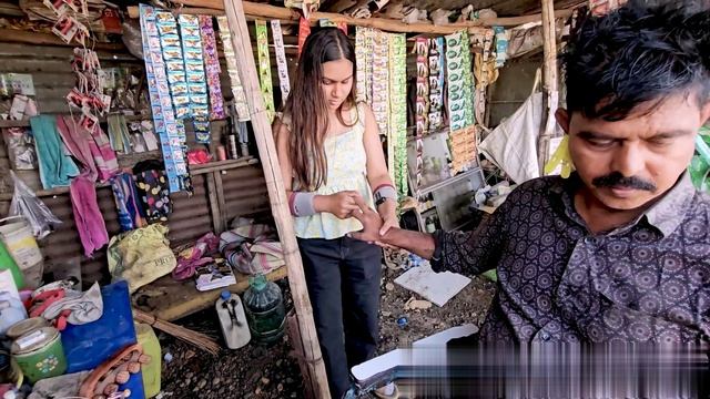 Впервые в жизни . Легендарному уличному парикмахеру делают точечные уколы смотреть онлайн