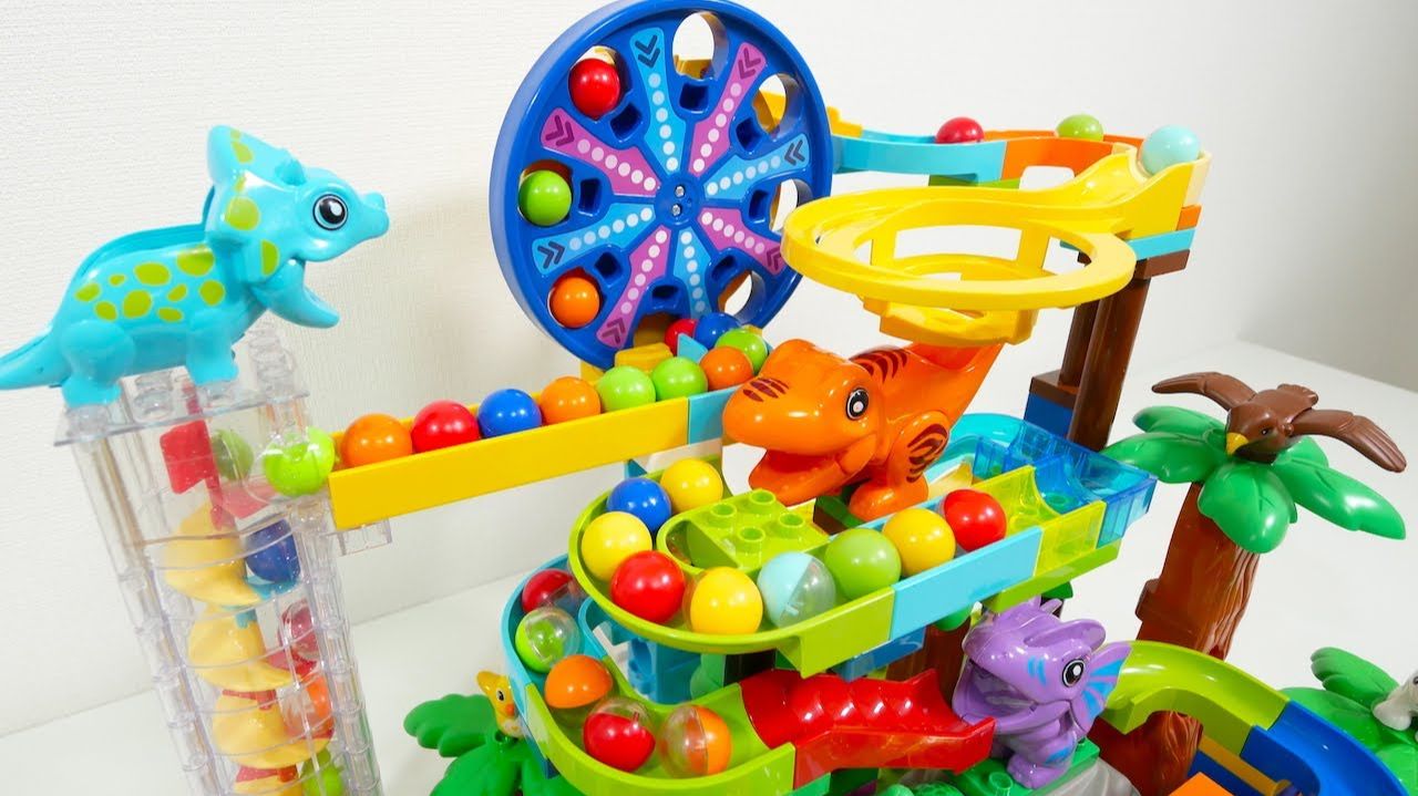 СТРОИМ ГОРКУ ДЛЯ ВЕСЕЛЫХ ШАРИКОВ С ЛИФТОМ КАТАЕМ ШАРИКИ ДЛЯ ДЕТЕЙ ДЕТСКИЙ КАНАЛ ИГРАЛКИ-ЗАЛИПАЛКИ смотреть онлайн