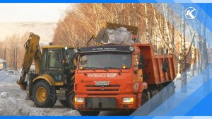03.02.2026 Коммунальщики города вывозят снег, готовясь к приходу весны