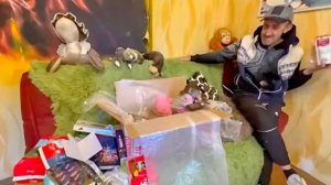 Люся и Степашка получили ОГРОМНУЮ ПОСЫЛУ, ее привезли прямо в парк, смотрим ЧТО ВНУТРИ