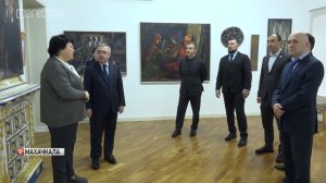 Юрий Левицкий посетил выставку «Художники народов России»