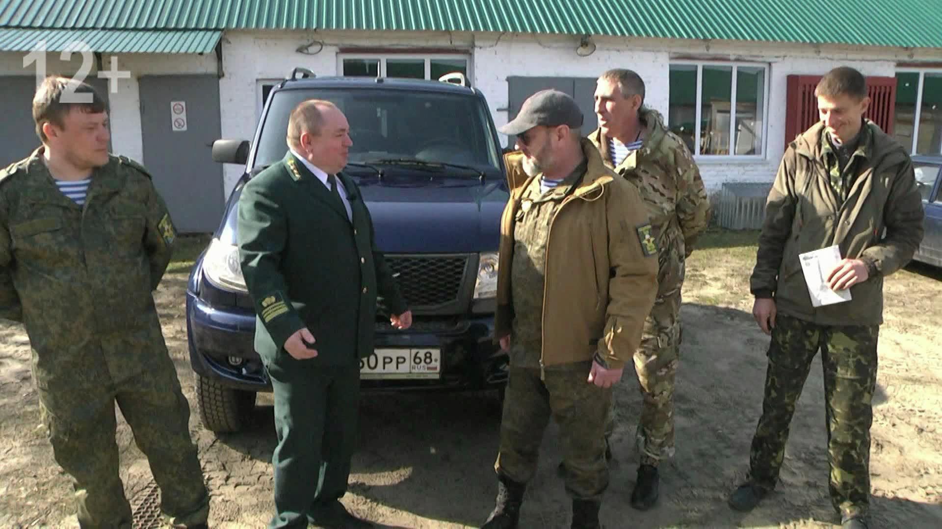 Награда Владимиру Лютикову от морской пехоты