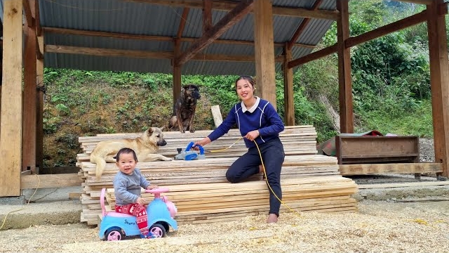 Мама поневоле. Дуонг. Ремонтируем деревянный дом 2024 года постройки. Серия 42 смотреть онлайн