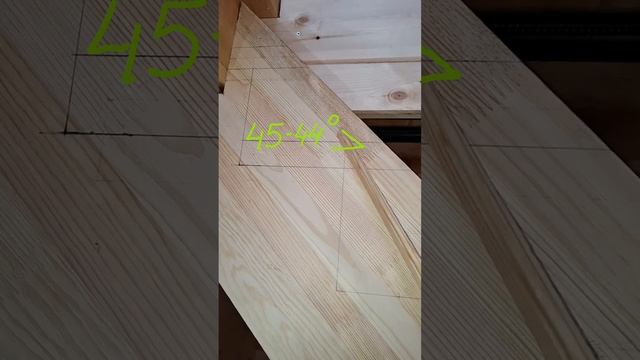 1000047689.mp4 (Собака наблюдает за устройством лестницы на 2 этаж в доме А-фрейм)