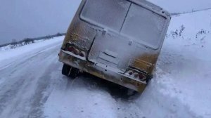 Школьный автобус съехал в кювет под Вологдой