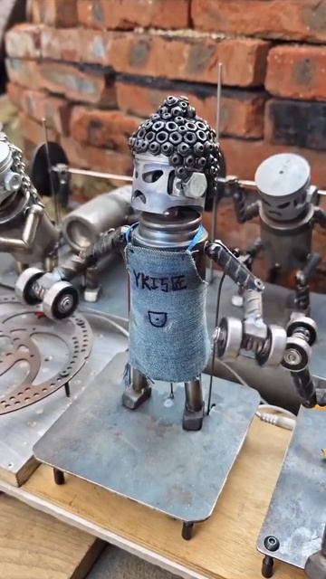 🤖💪 Собственная команда металлических роботов-атлетов