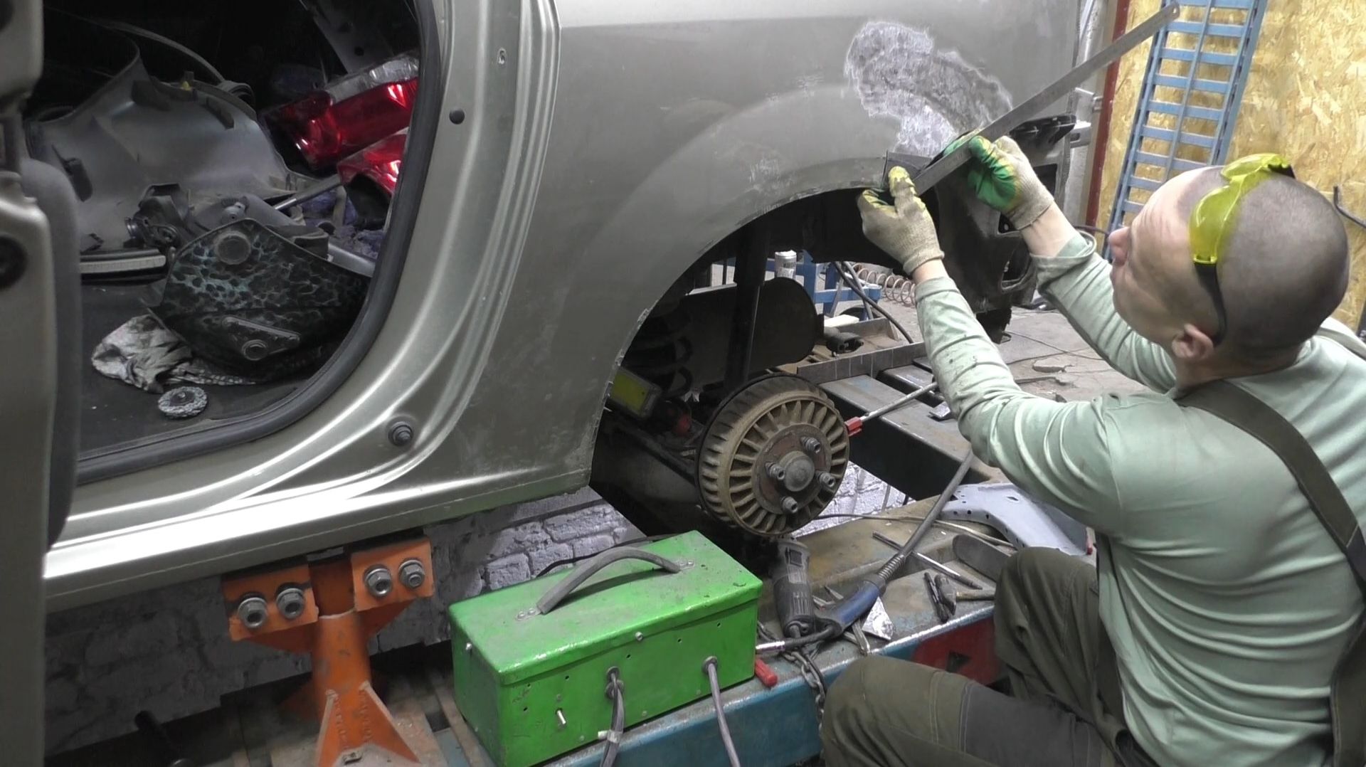 Разбитый Ларгус 🚗 ремонт гнилой арки ⛏ смотреть онлайн