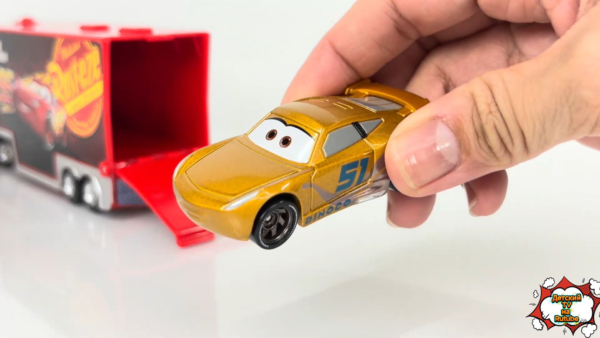 Мультики для детей Тачки Disney Pixar — 24 машинки в трейлере Мака смотреть онлайн