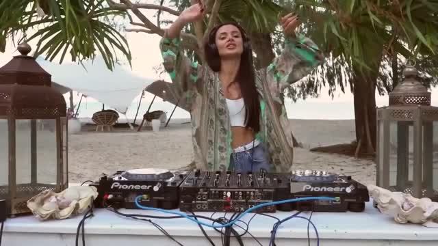 Ⓒ Ⓑⓛⓞⓒⓚ — 🆂🅾 🆂🆃🆁🆄🅽🅶 🅾🆄🆃 (🆁🅴🅼🅸🆇)