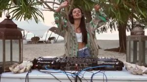 Ⓒ Ⓑⓛⓞⓒⓚ - 🆂🅾 🆂🆃🆁🆄🅽🅶 🅾🆄🆃 (🆁🅴🅼🅸🆇)