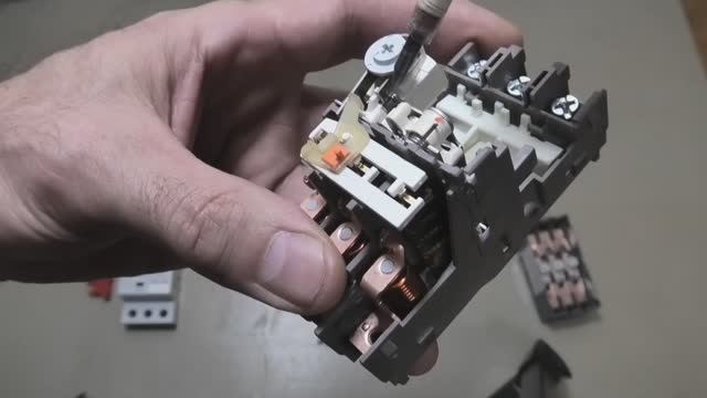 Автомат для защиты электродвигателя или ПРК ??? Устройство. Принцип работы. смотреть онлайн