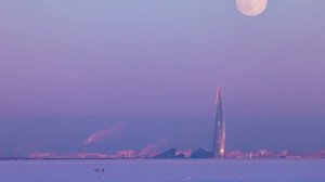 Снежная луна взошла над башней Лахта Центра