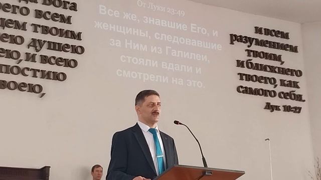 Владислав Ермолаев — Иисус Христос, вися на кресте