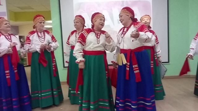 Ох, какая песня: «Ожидаю с похода дальнего чернобрового казака»…