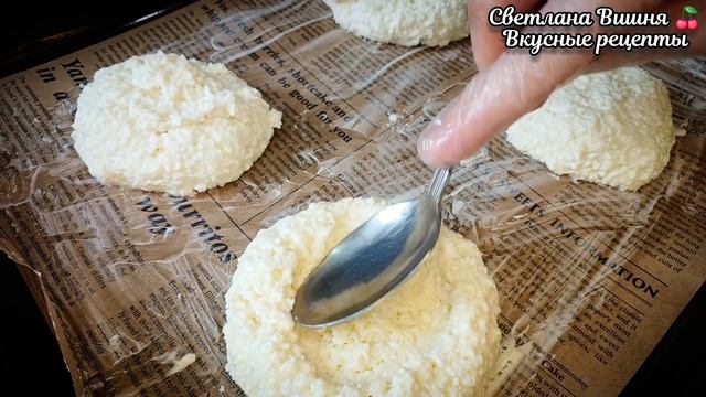 Сладкие творожные лепёшки с воздушной начинкой и ягодами: рецепт домашнего уюта.