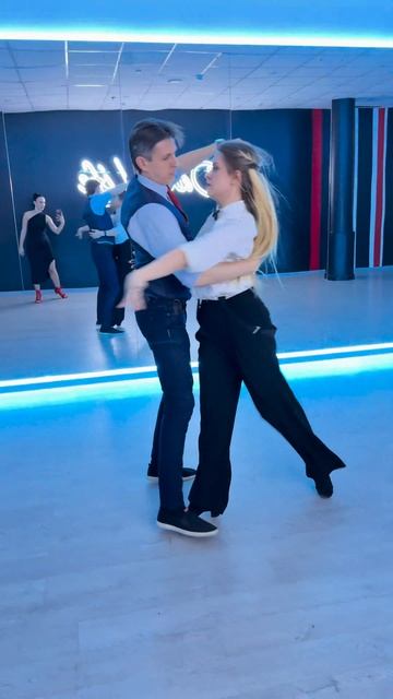 Парные танцы Хастл в Курске. Обучение с нуля. Школа танцев Dance Life. смотреть онлайн