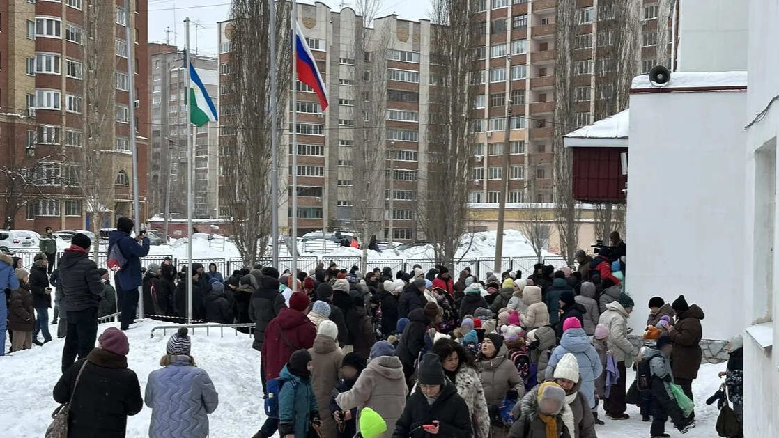 Напавший на школу в Уфе подросток оказался сыном высокопоставленного налоговика смотреть онлайн